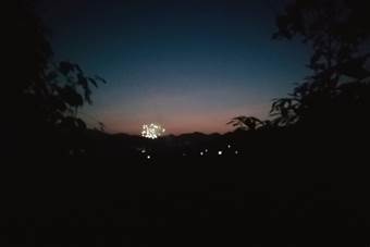 说明:C:\Users\15325\Desktop\工商173班 摄影作品\《焰火》 工商173班 徐姝昀\图片1.png